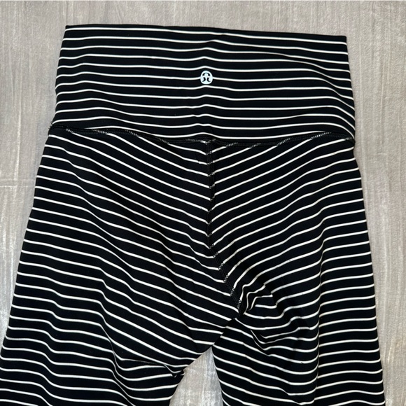 Lululemon Wunder Under Leggings - Picture 2 of 2